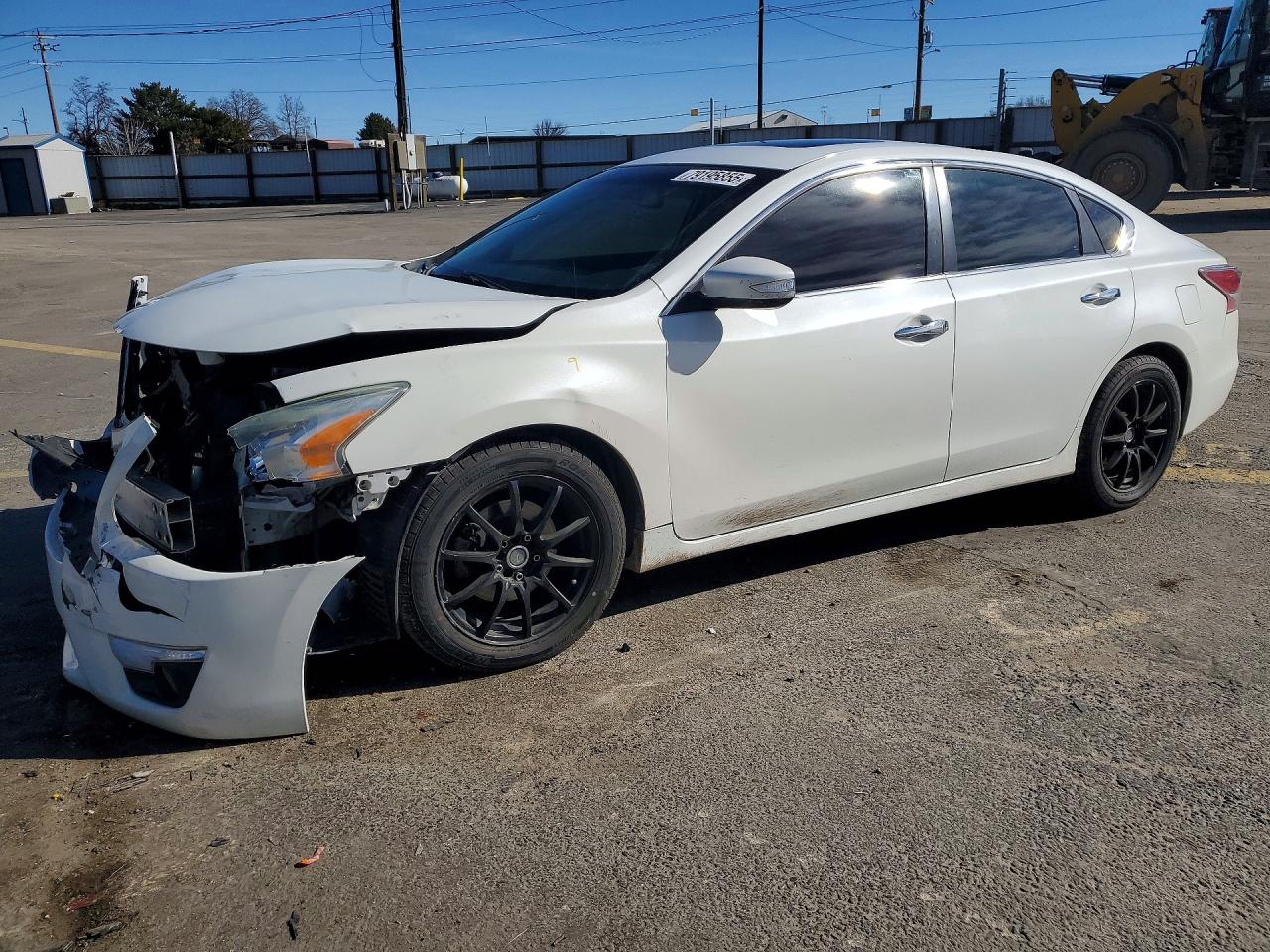 Salvage Nissan Altima Image