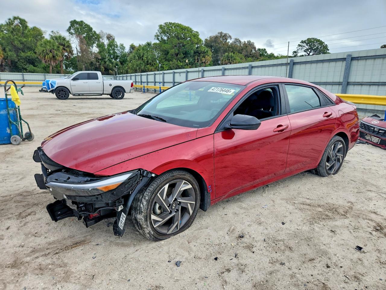 Salvage Hyundai ELANTRA Image