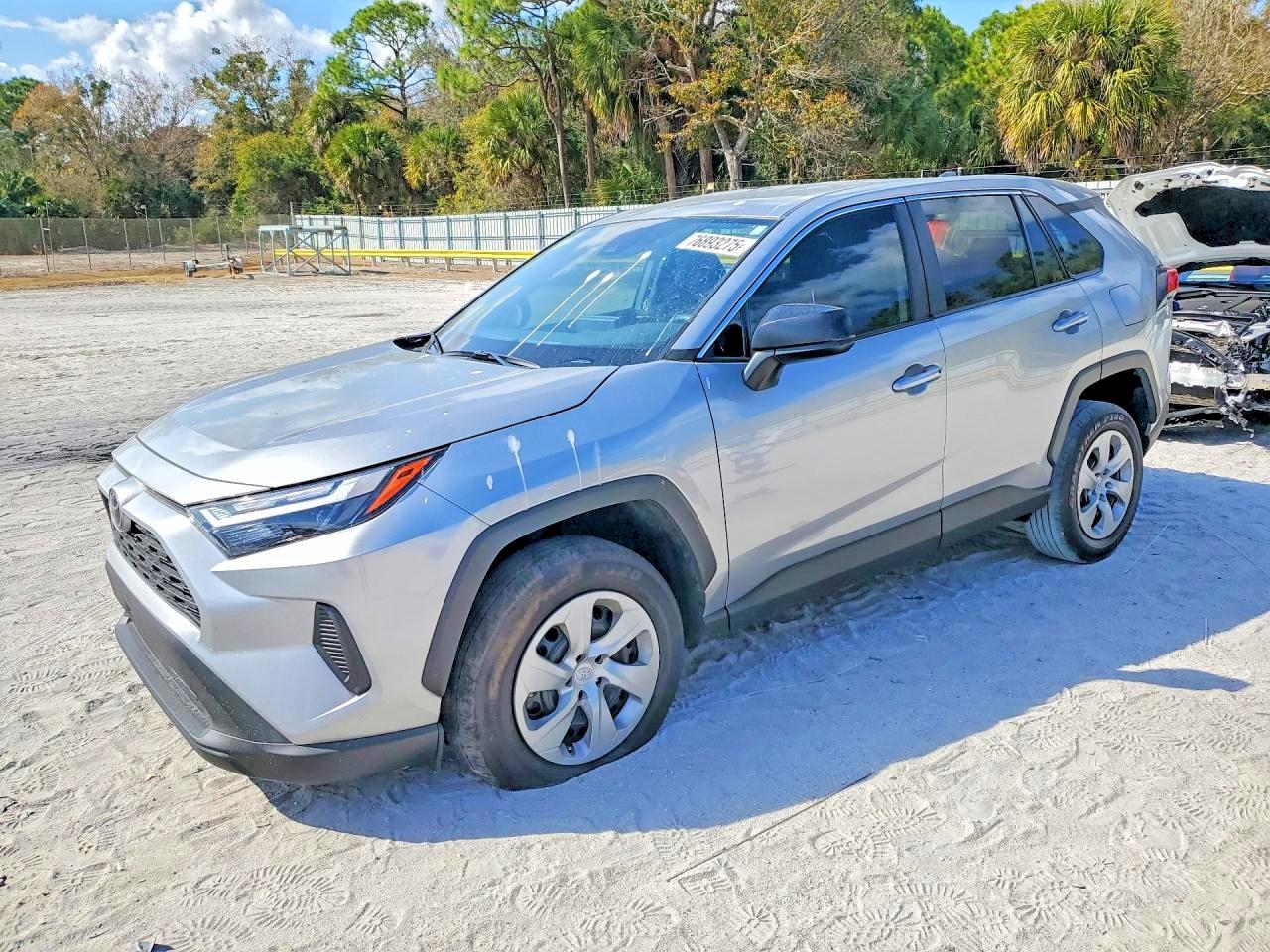 Salvage Toyota RAV4 Image