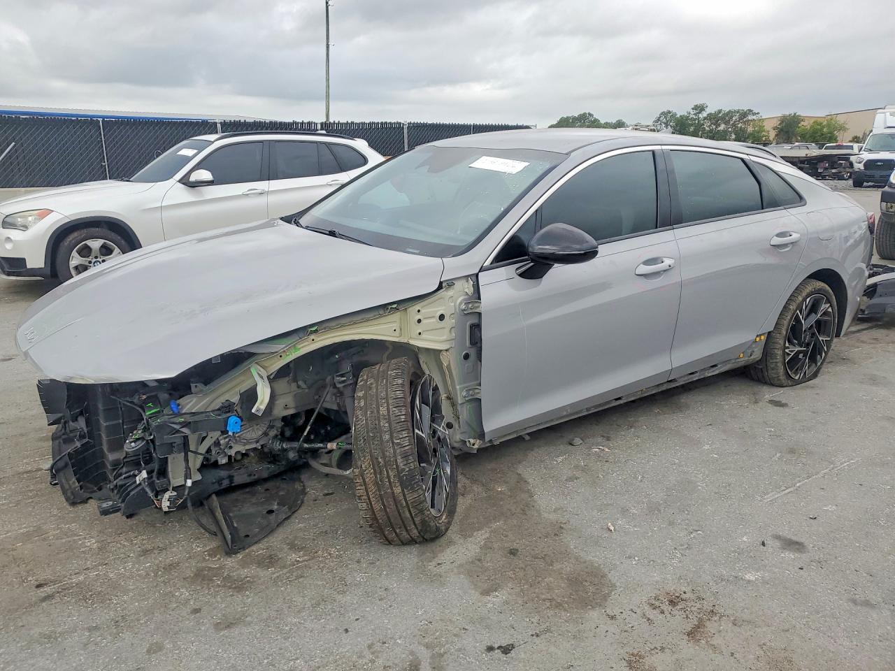 Salvage Kia K5 Image