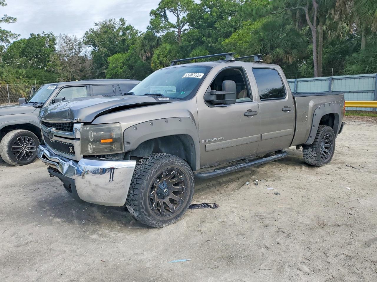Salvage Chevrolet Silverado Image