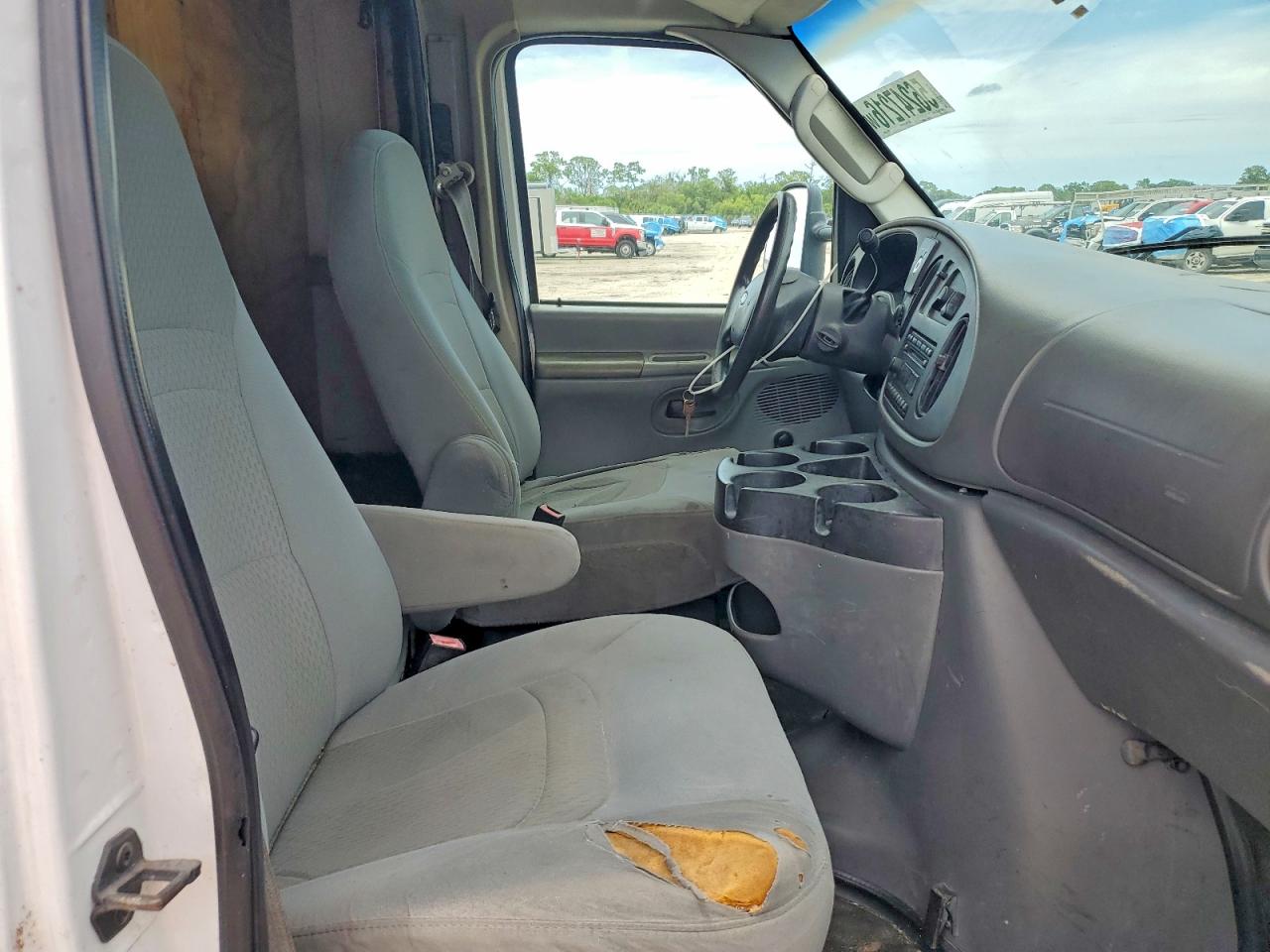 Ford Econoline E350 Super Duty Cutaway Van