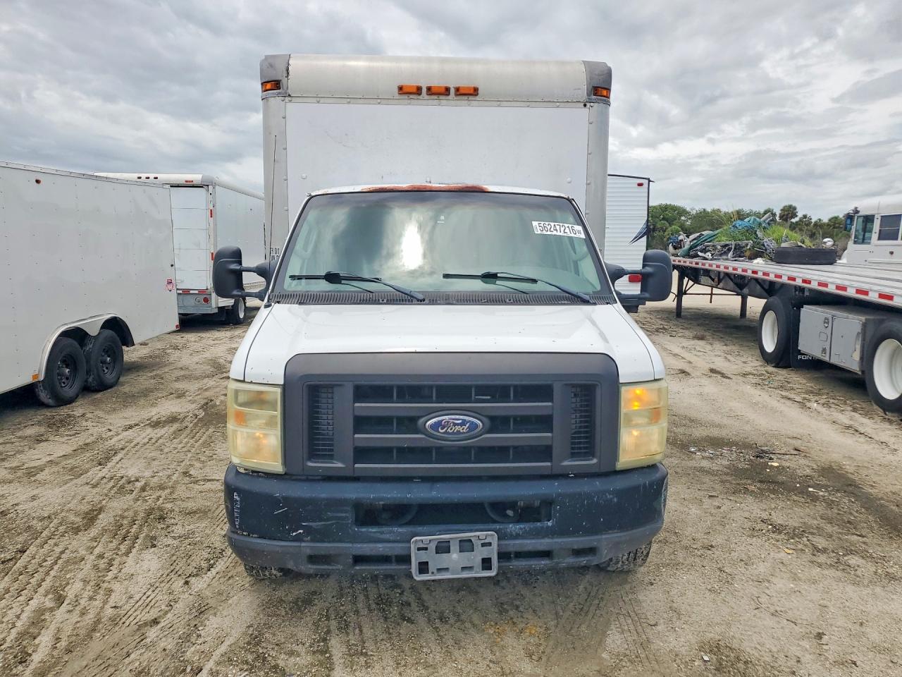 Ford Econoline E350 Super Duty Cutaway Van