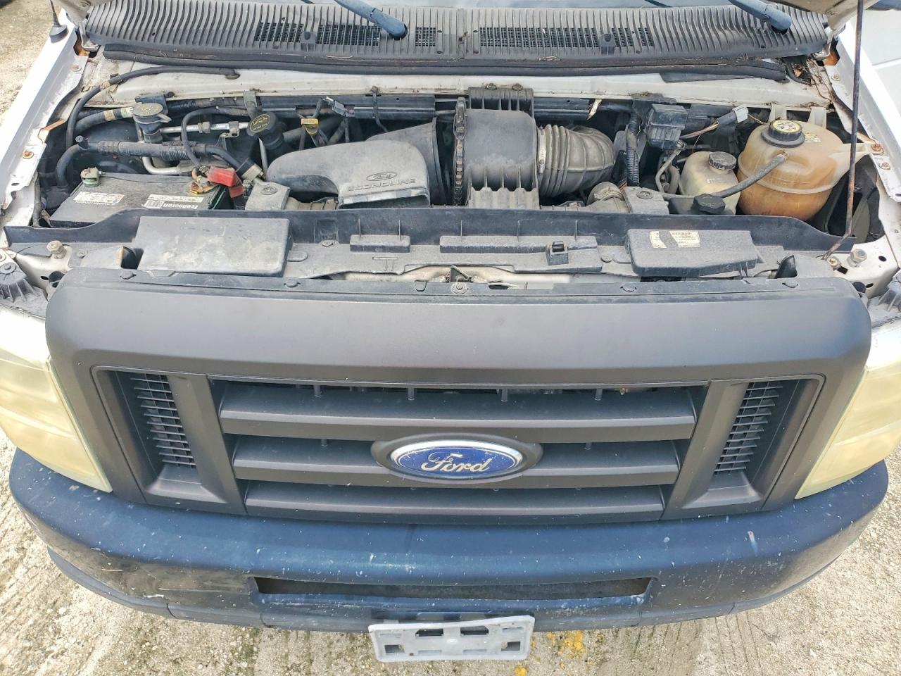 Ford Econoline E350 Super Duty Cutaway Van