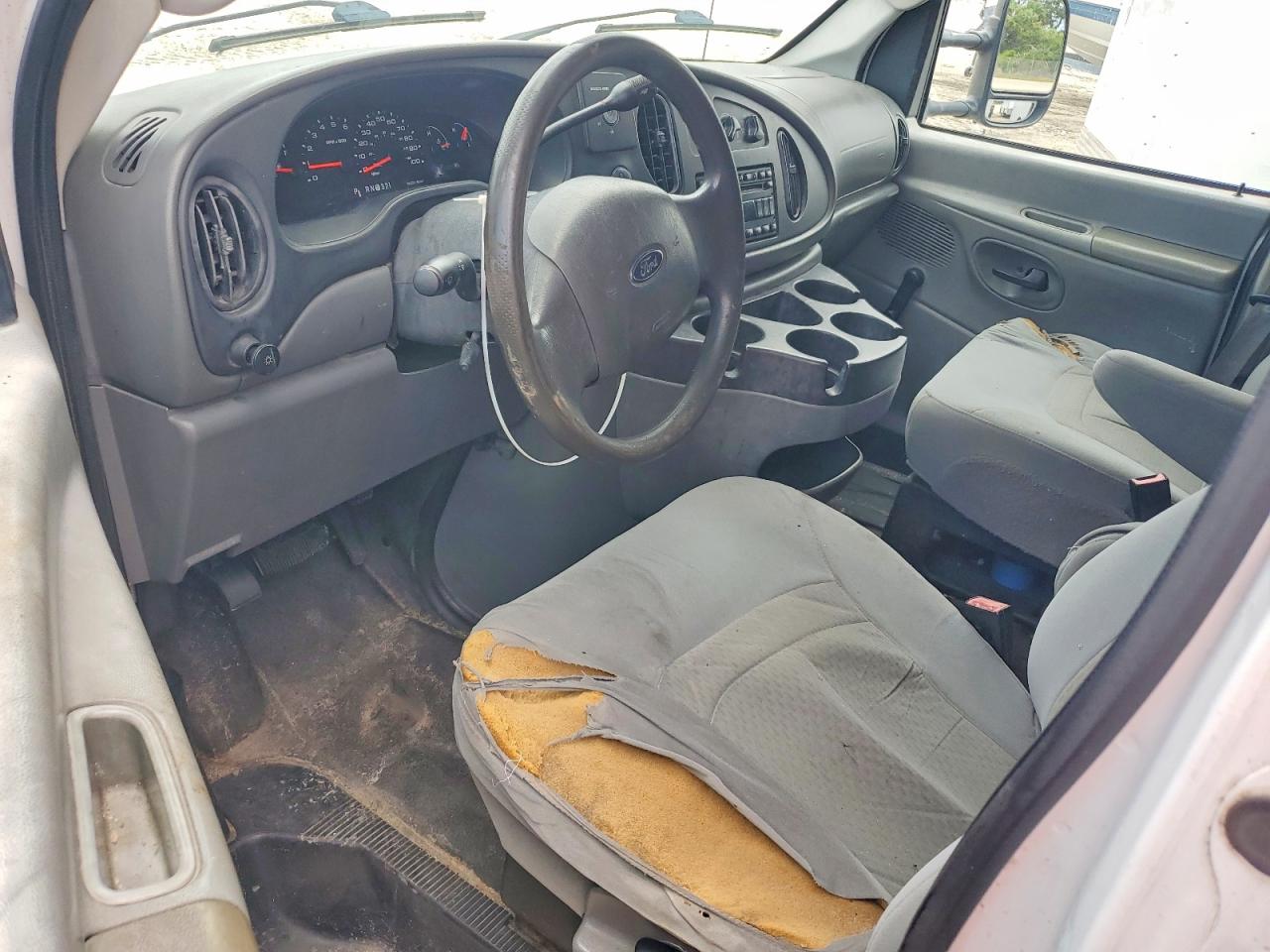 Ford Econoline E350 Super Duty Cutaway Van