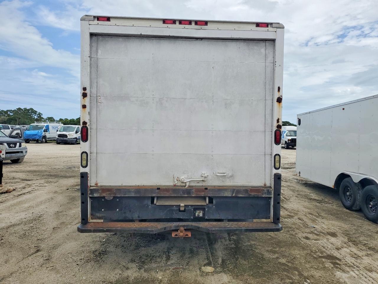 Ford Econoline E350 Super Duty Cutaway Van