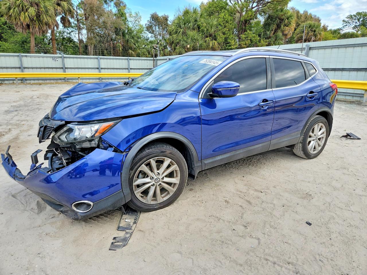 Salvage Nissan Rogue Image