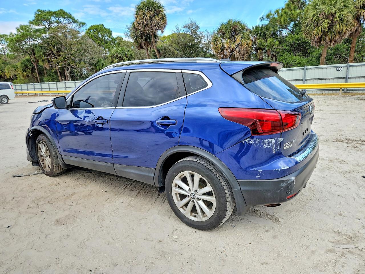 Nissan Rogue S