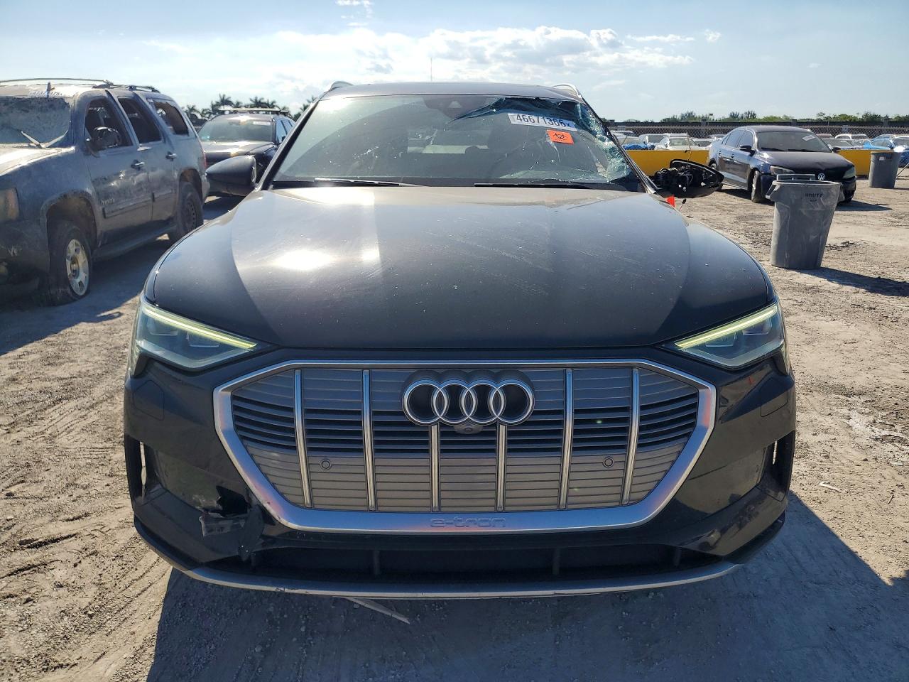 Audi e-tron Premium Plus