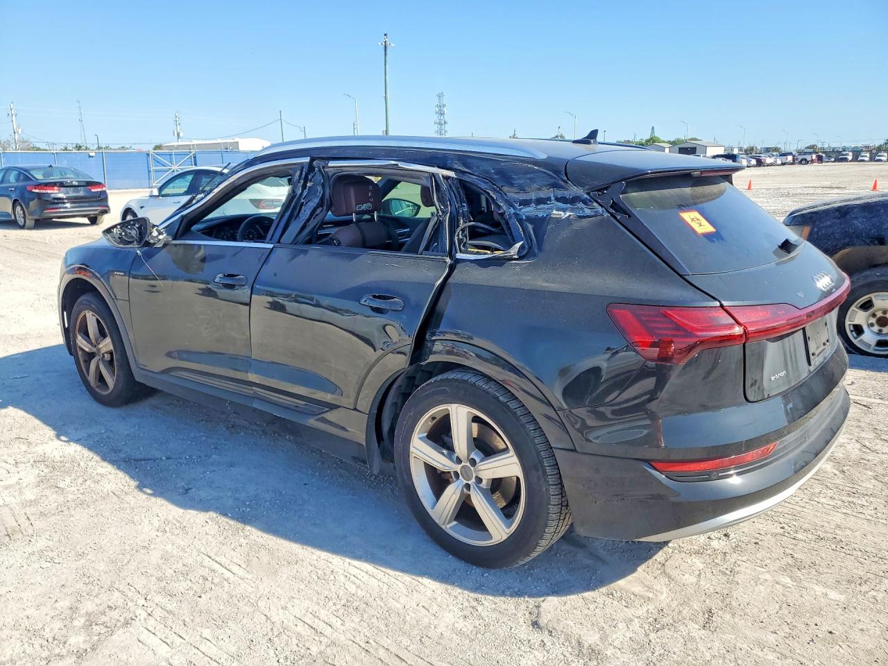 Audi e-tron Premium Plus