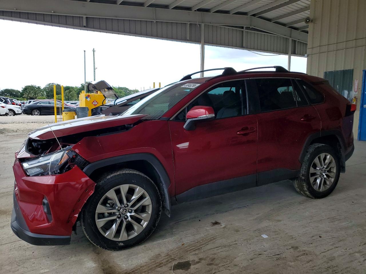 Salvage Toyota RAV4 Image