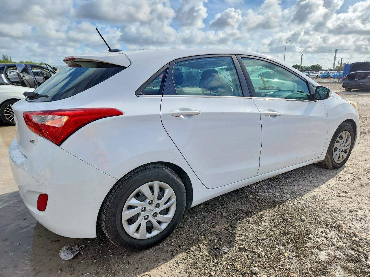 Hyundai ELANTRA Base