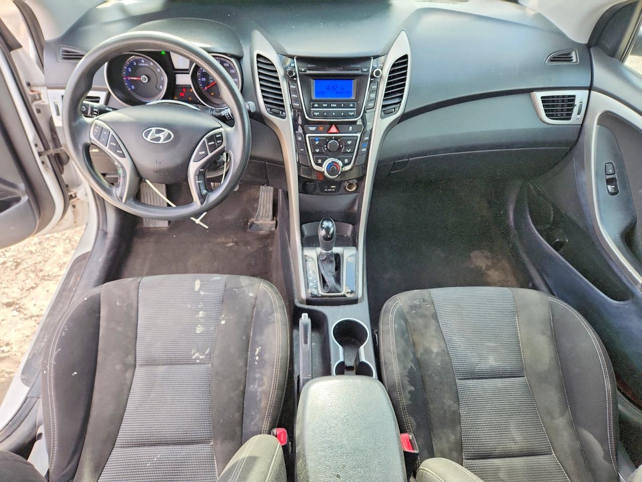 Hyundai ELANTRA Base