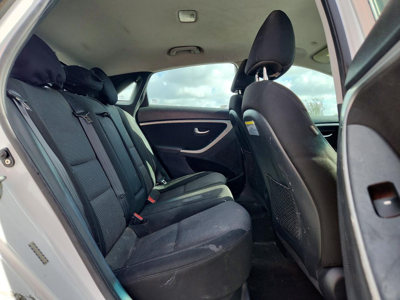 Hyundai ELANTRA Base