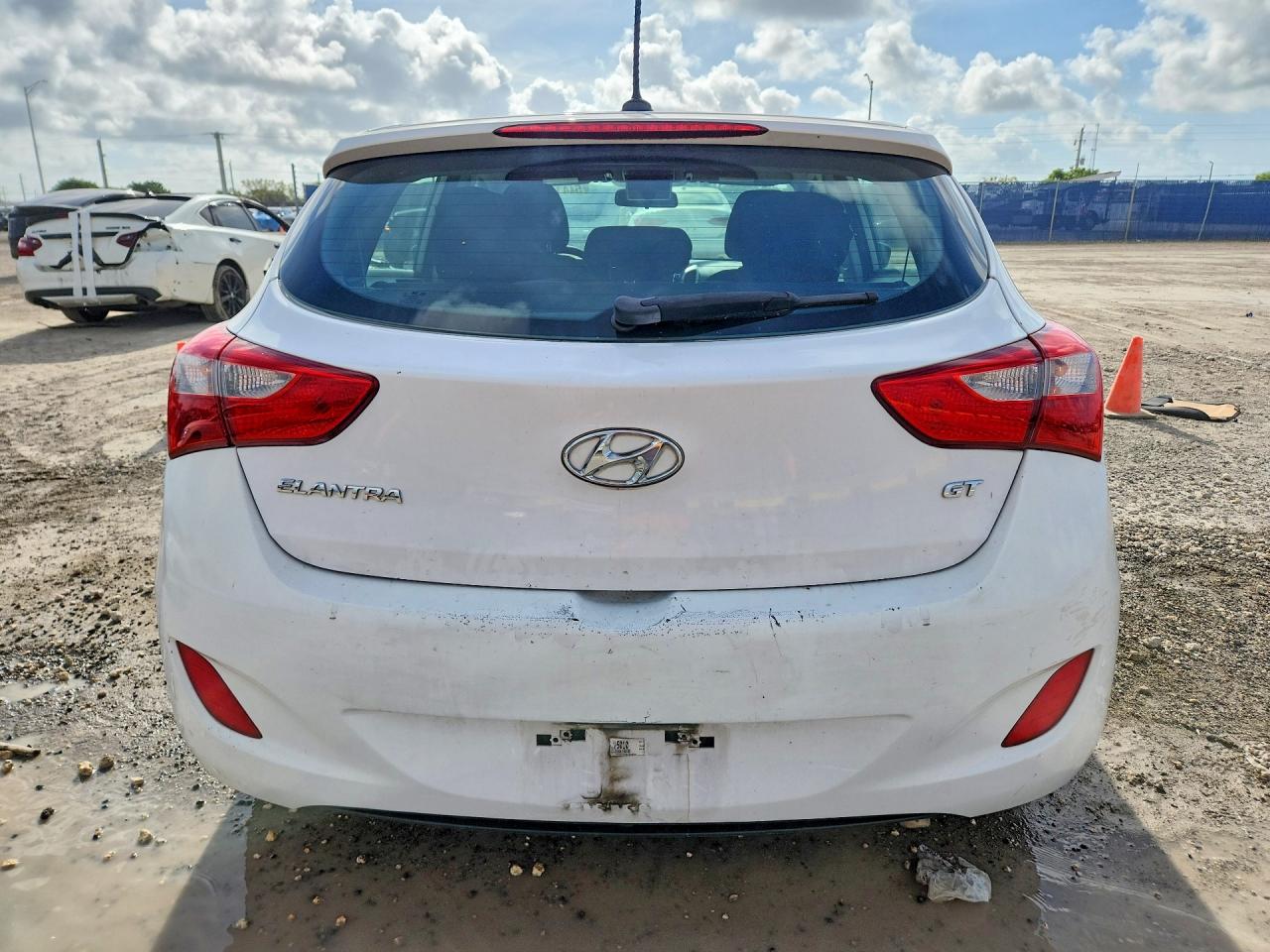 Hyundai ELANTRA Base