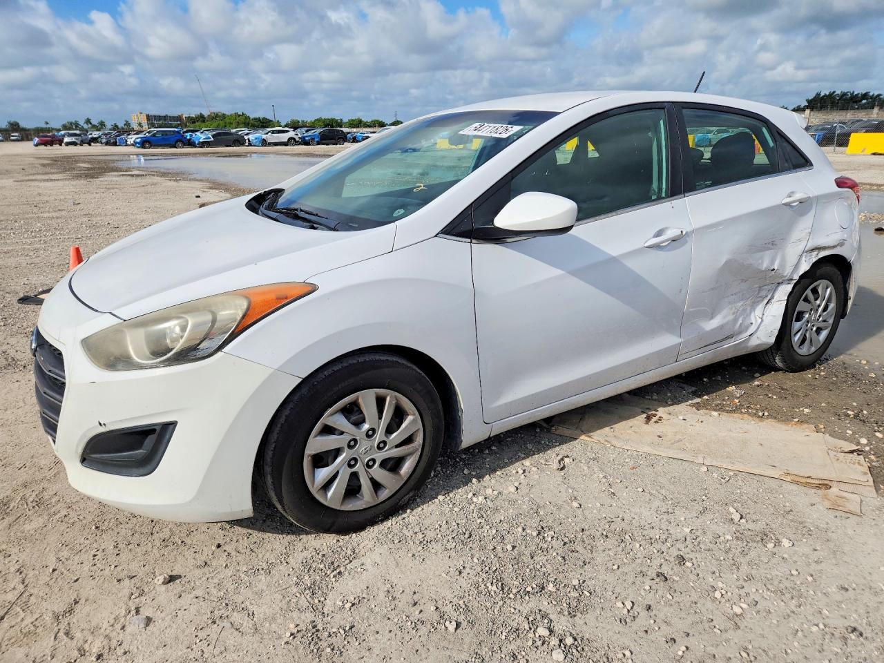 Salvage Hyundai ELANTRA Image