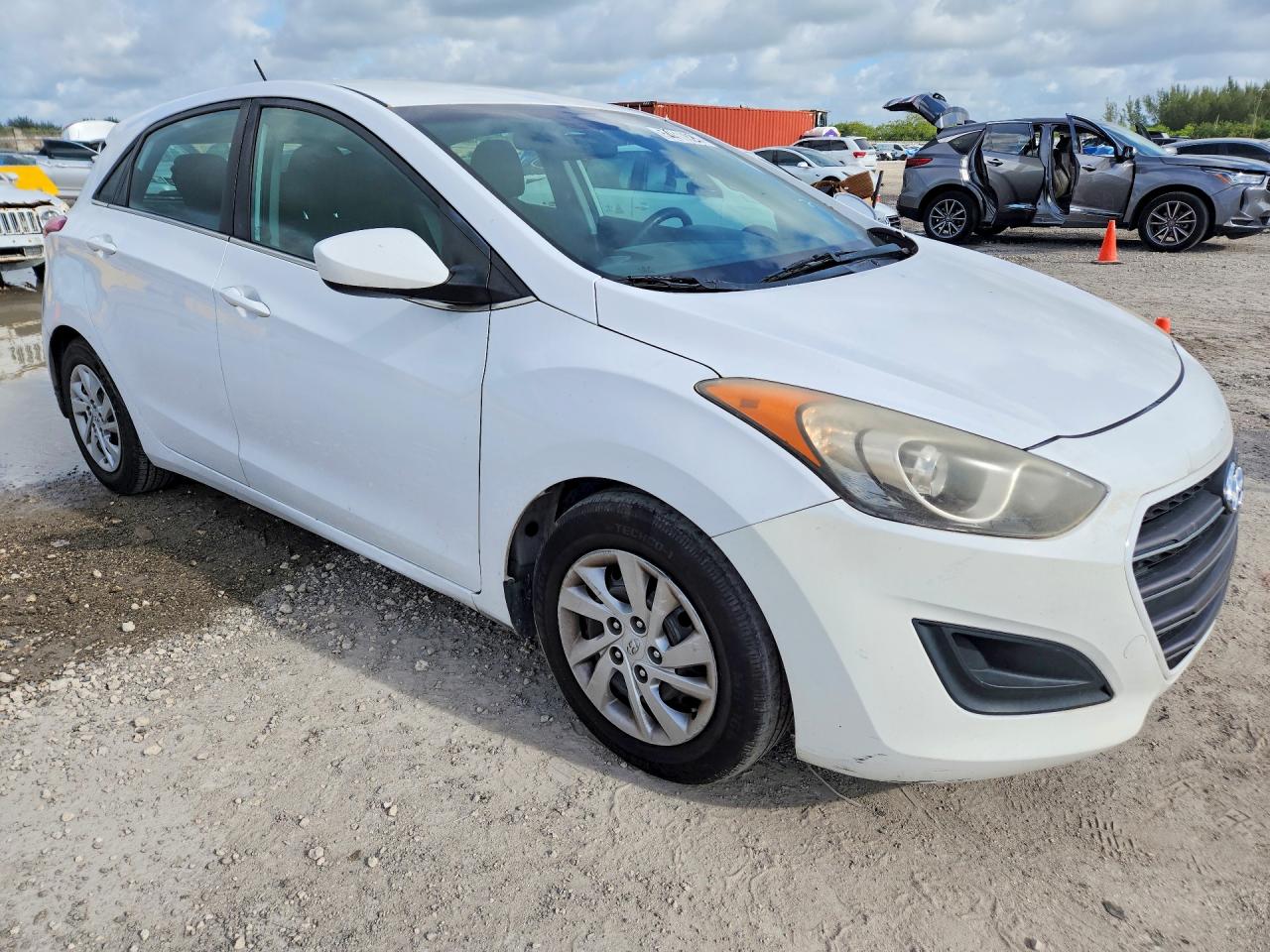 Hyundai ELANTRA Base