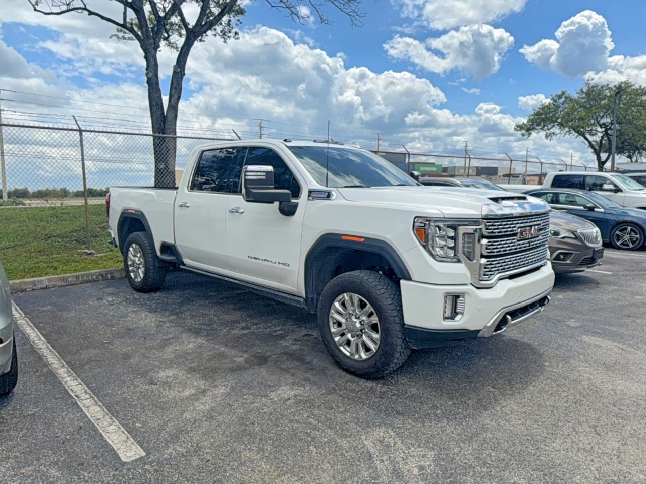 Salvage GMC Sierra Image