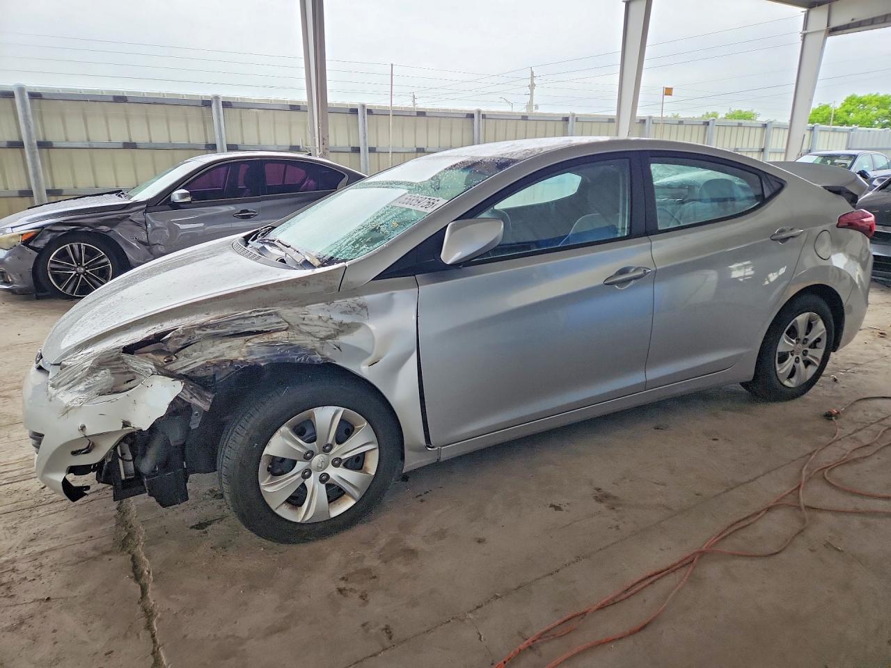 Salvage Hyundai ELANTRA Image