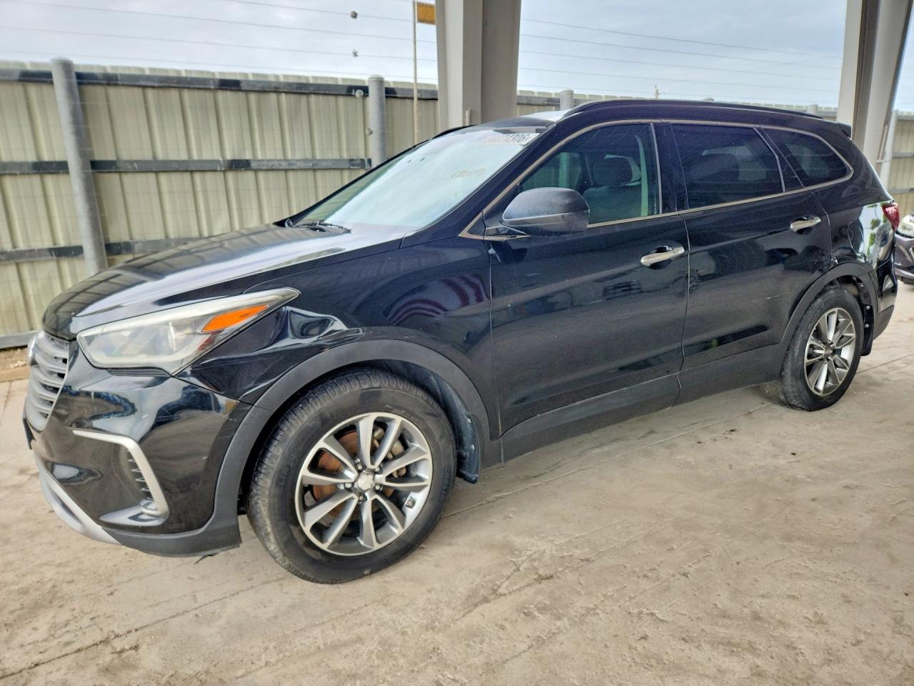 Salvage Hyundai SANTA FE Image