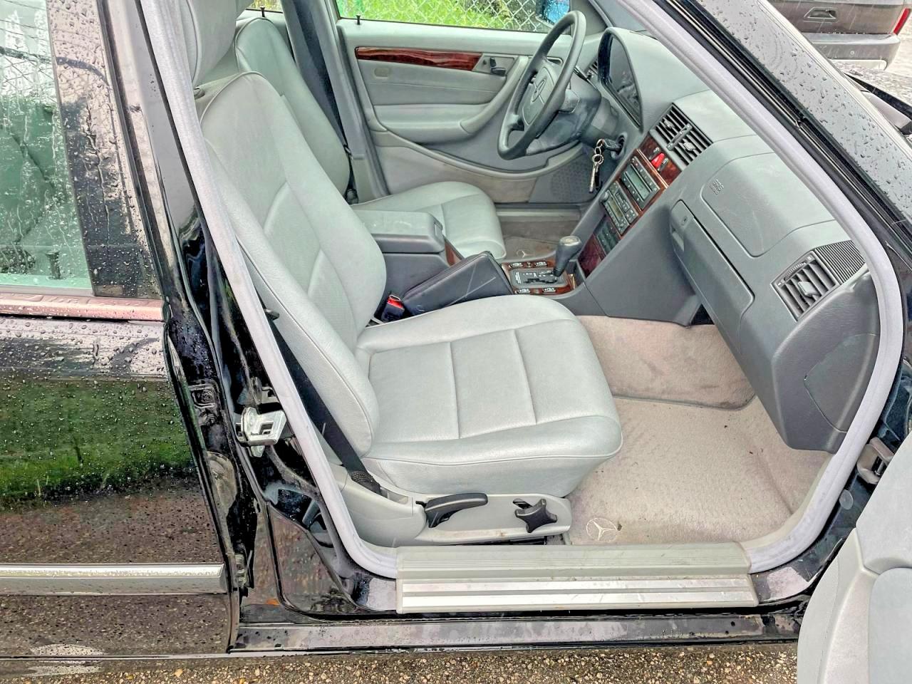 Mercedes-Benz C-Class 230