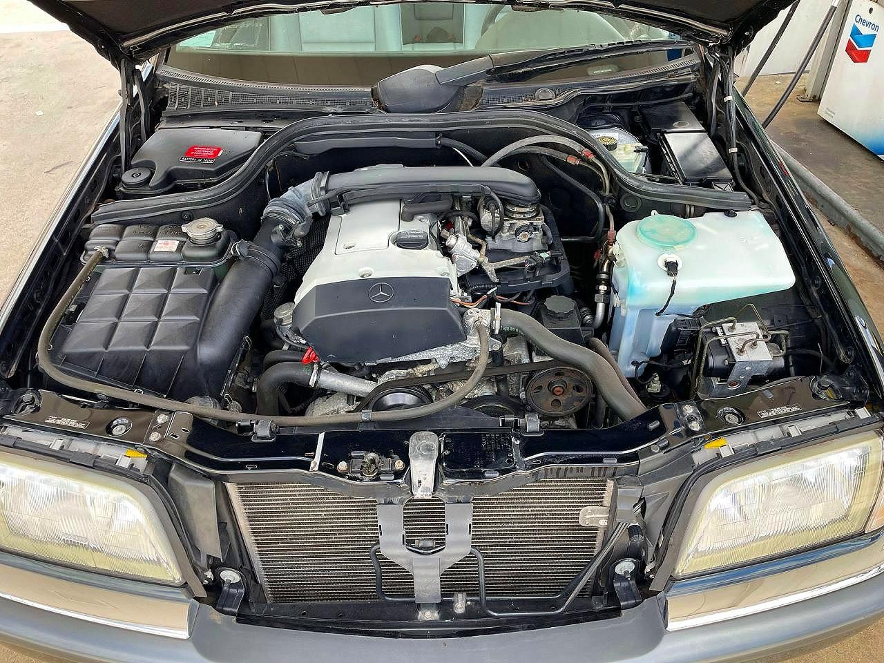 Mercedes-Benz C-Class 230