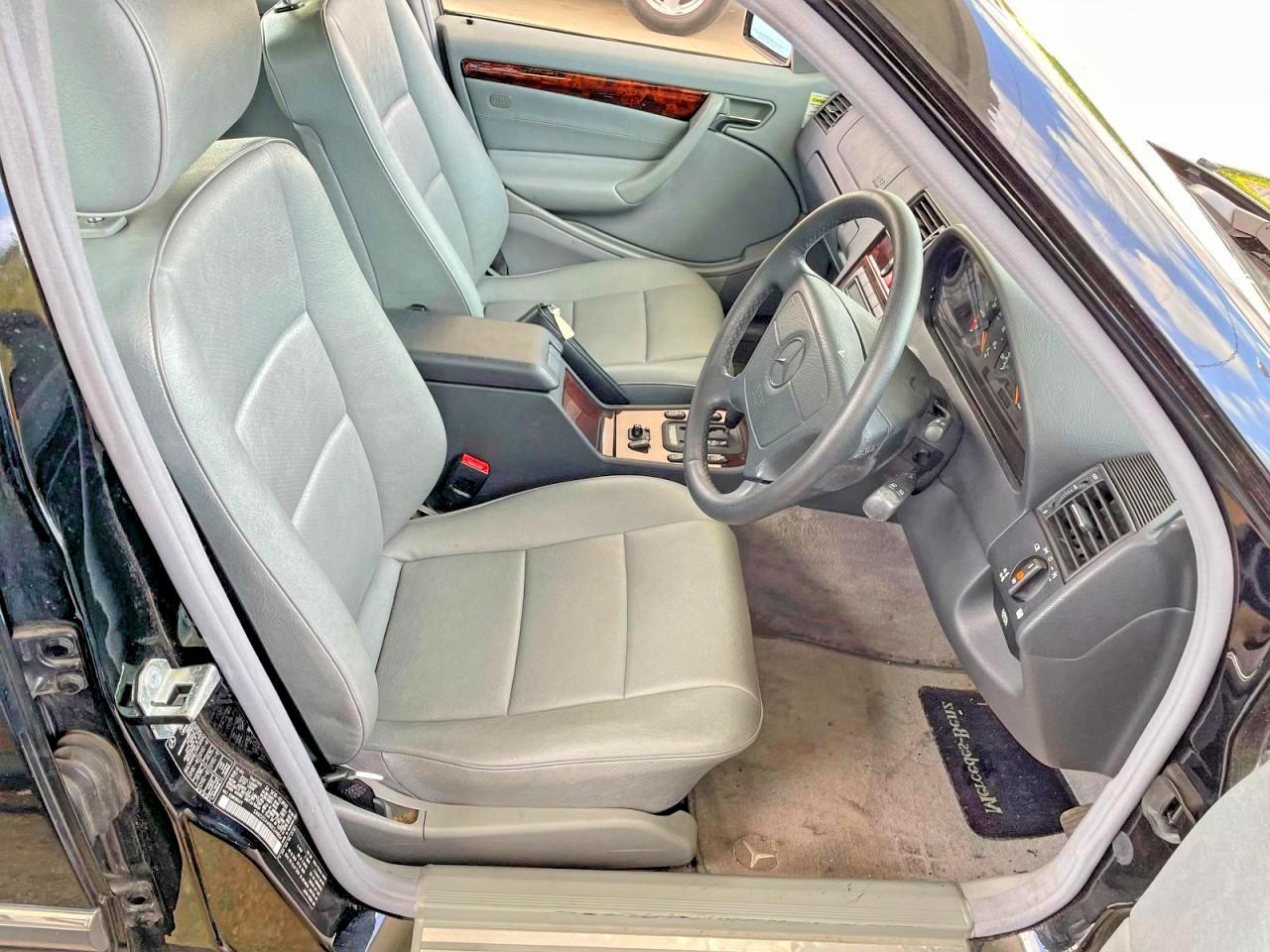 Mercedes-Benz C-Class 230