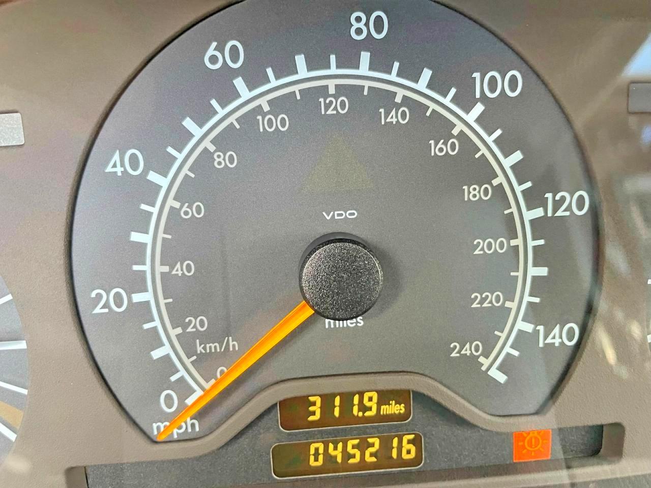 Mercedes-Benz C-Class 230