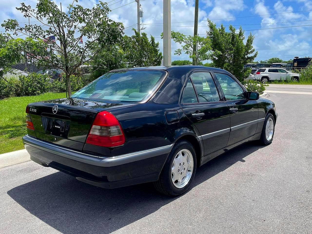 Mercedes-Benz C-Class 230