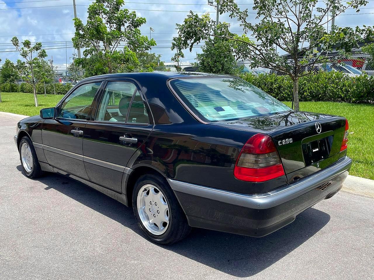 Mercedes-Benz C-Class 230