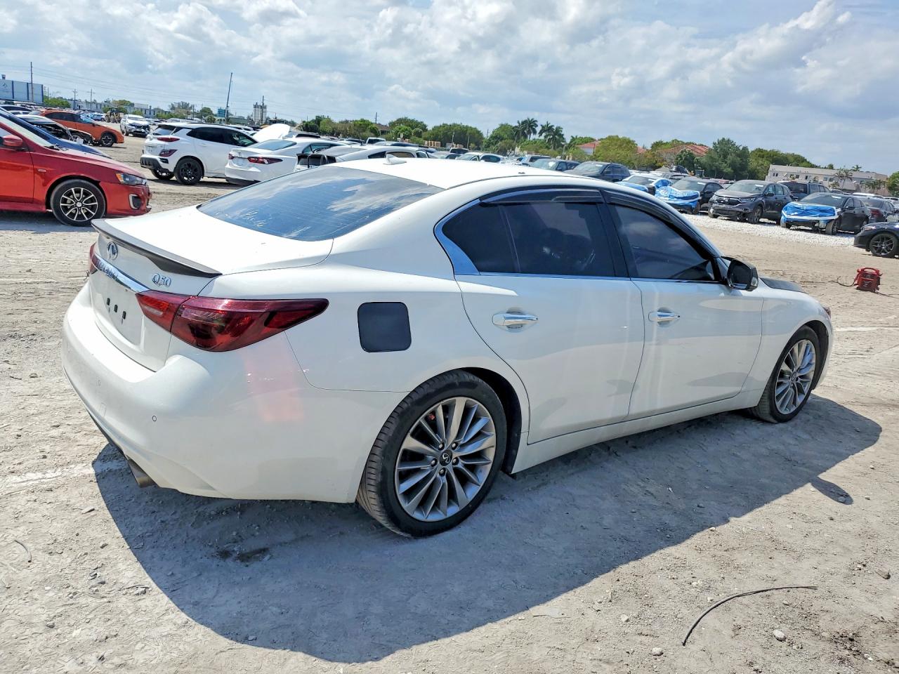 INFINITI Q50 Luxe