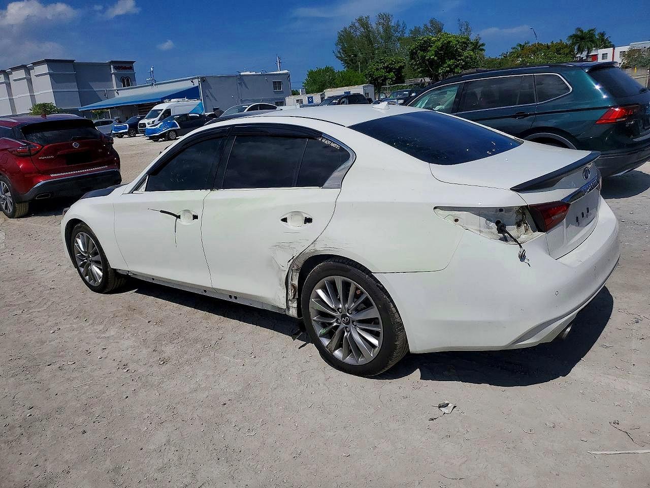 INFINITI Q50 Luxe