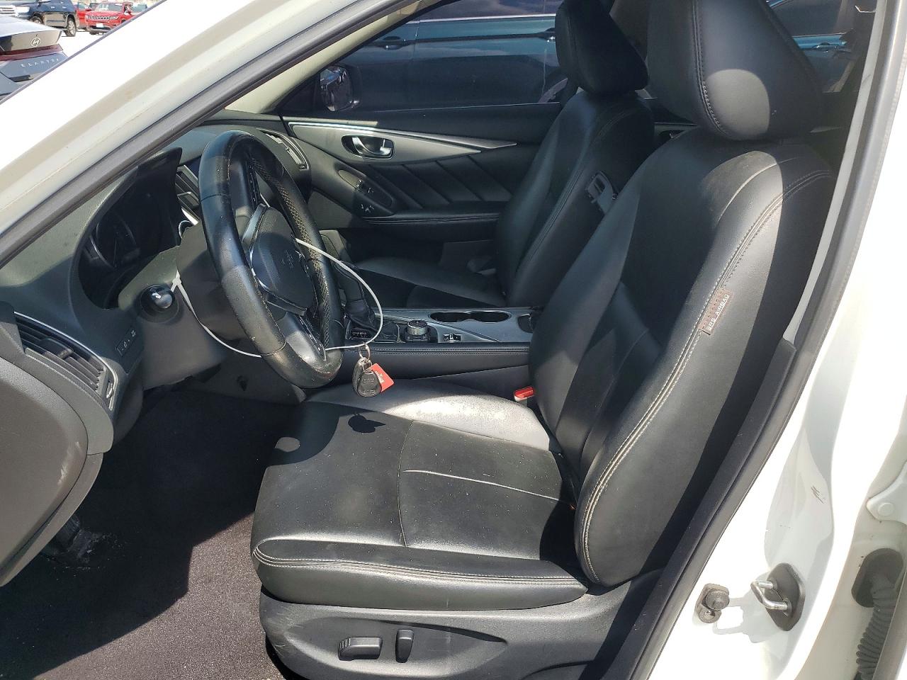 INFINITI Q50 Luxe