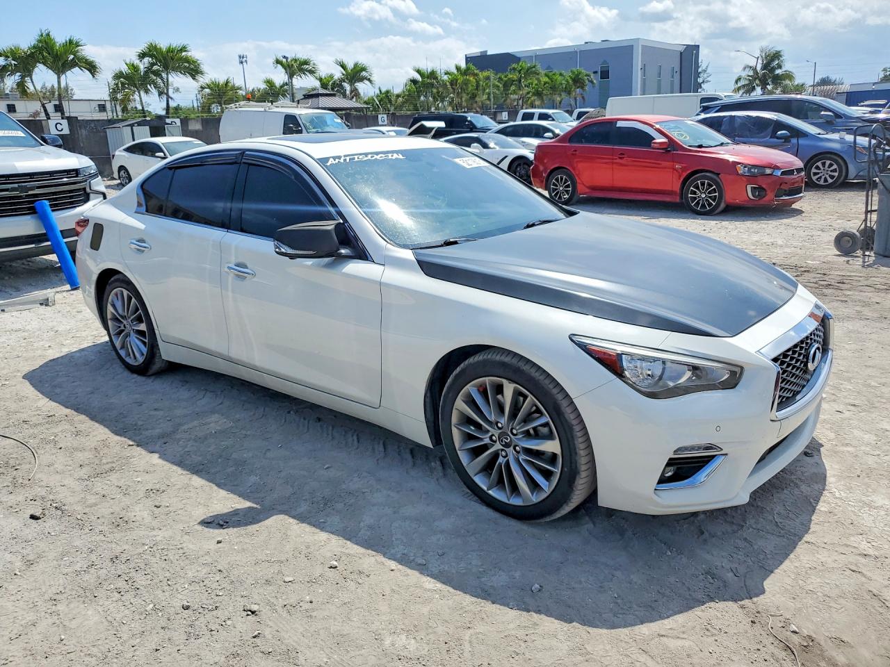 INFINITI Q50 Luxe