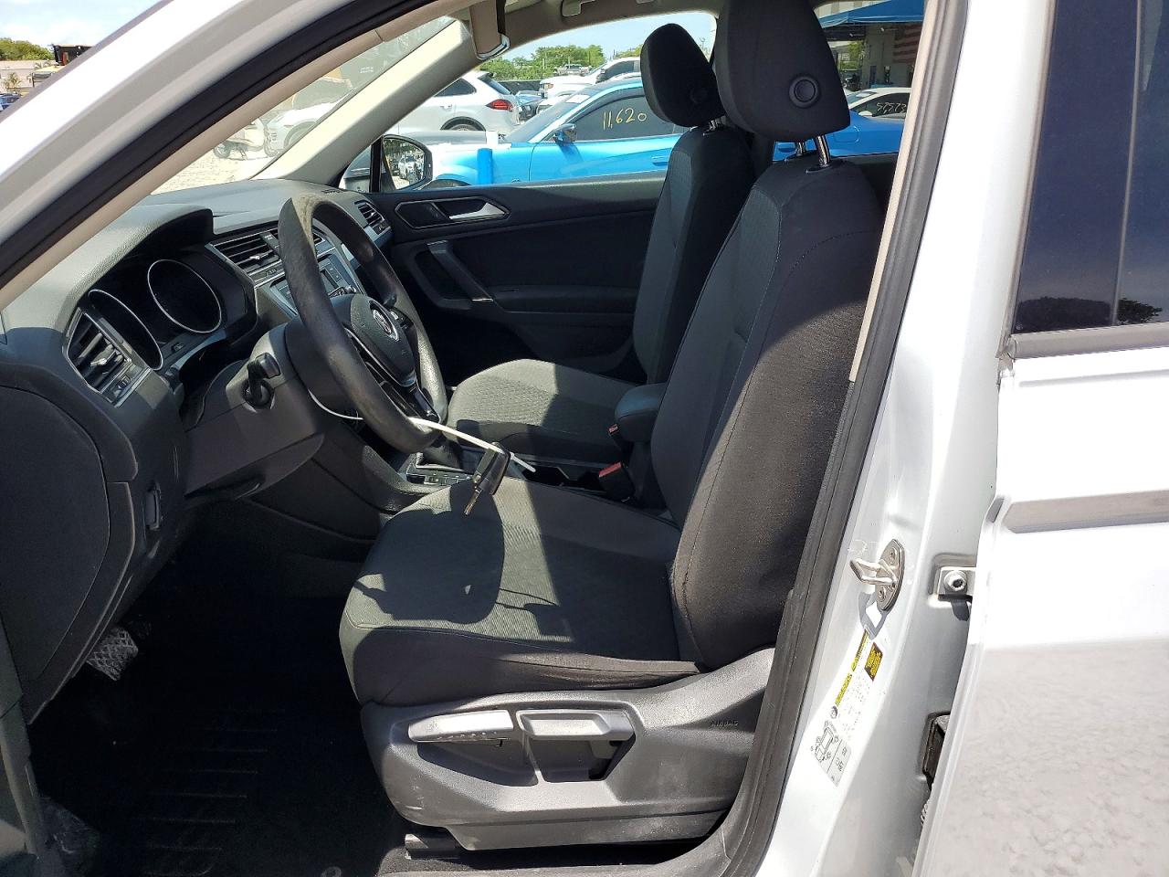 Volkswagen Tiguan S