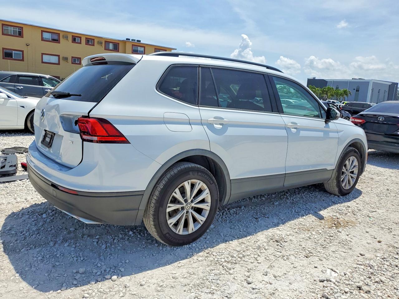 Volkswagen Tiguan S