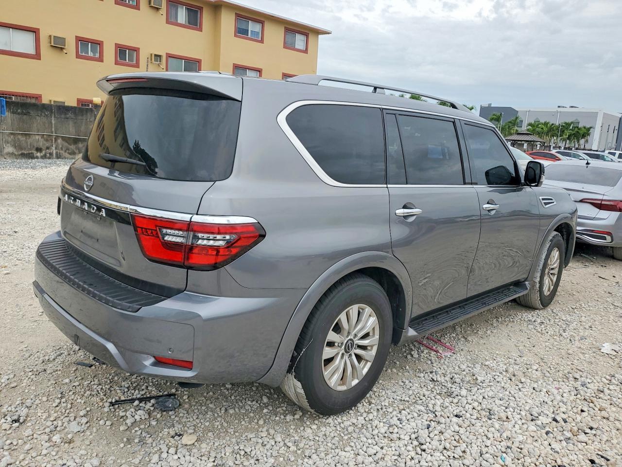 Nissan Armada Sv