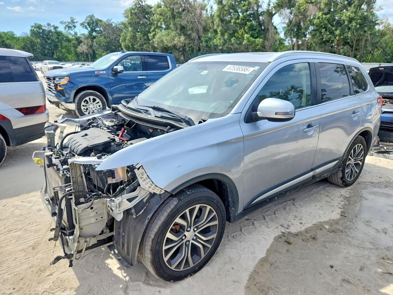 Salvage Mitsubishi Outlander Image