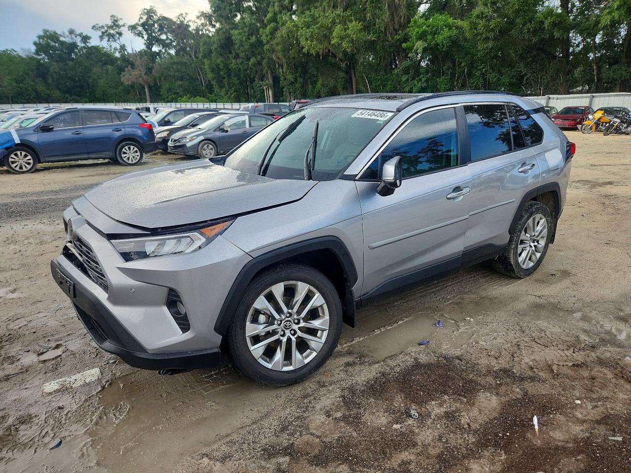 Salvage Toyota RAV4 Image
