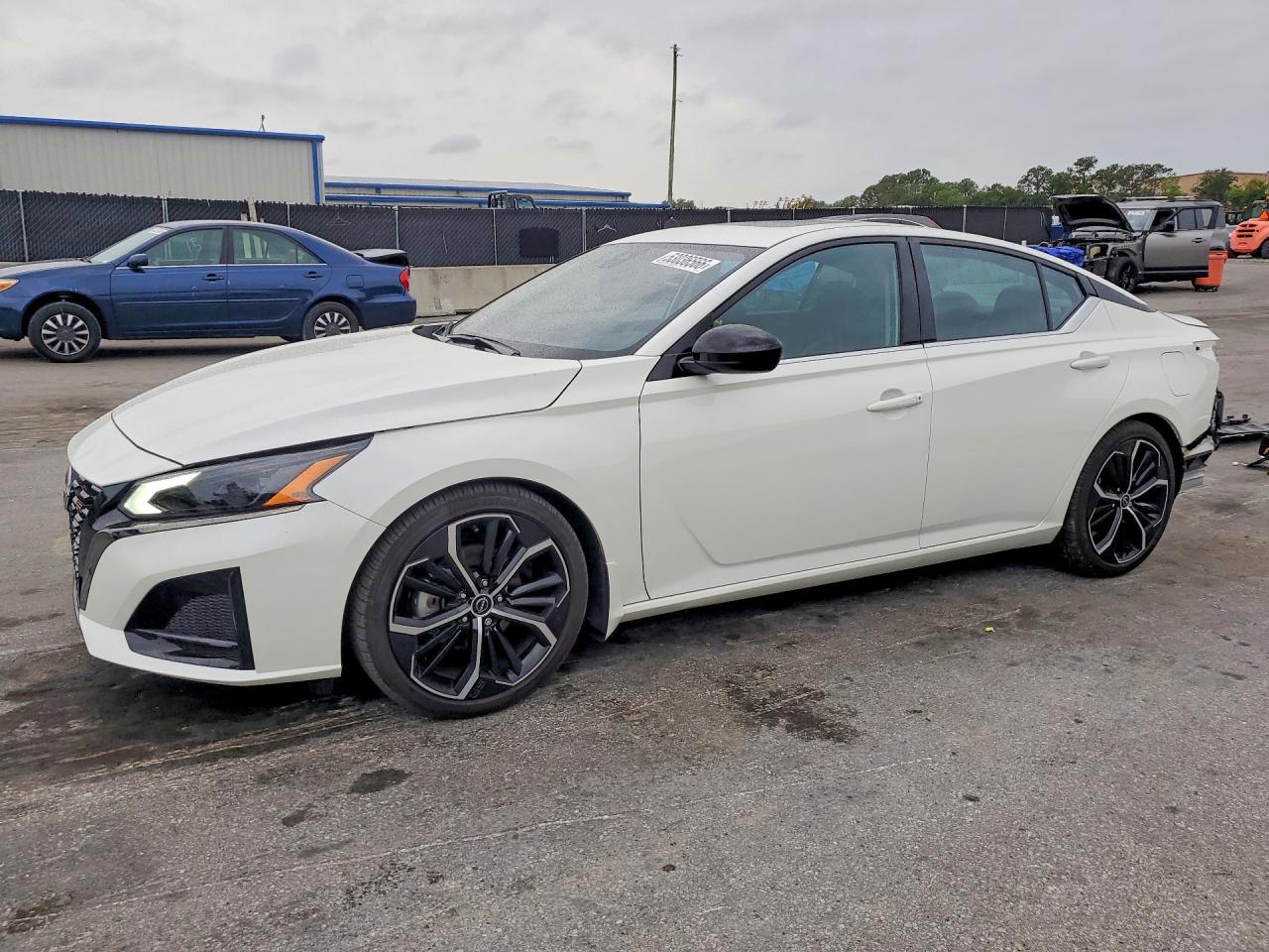 Salvage Nissan Altima Image