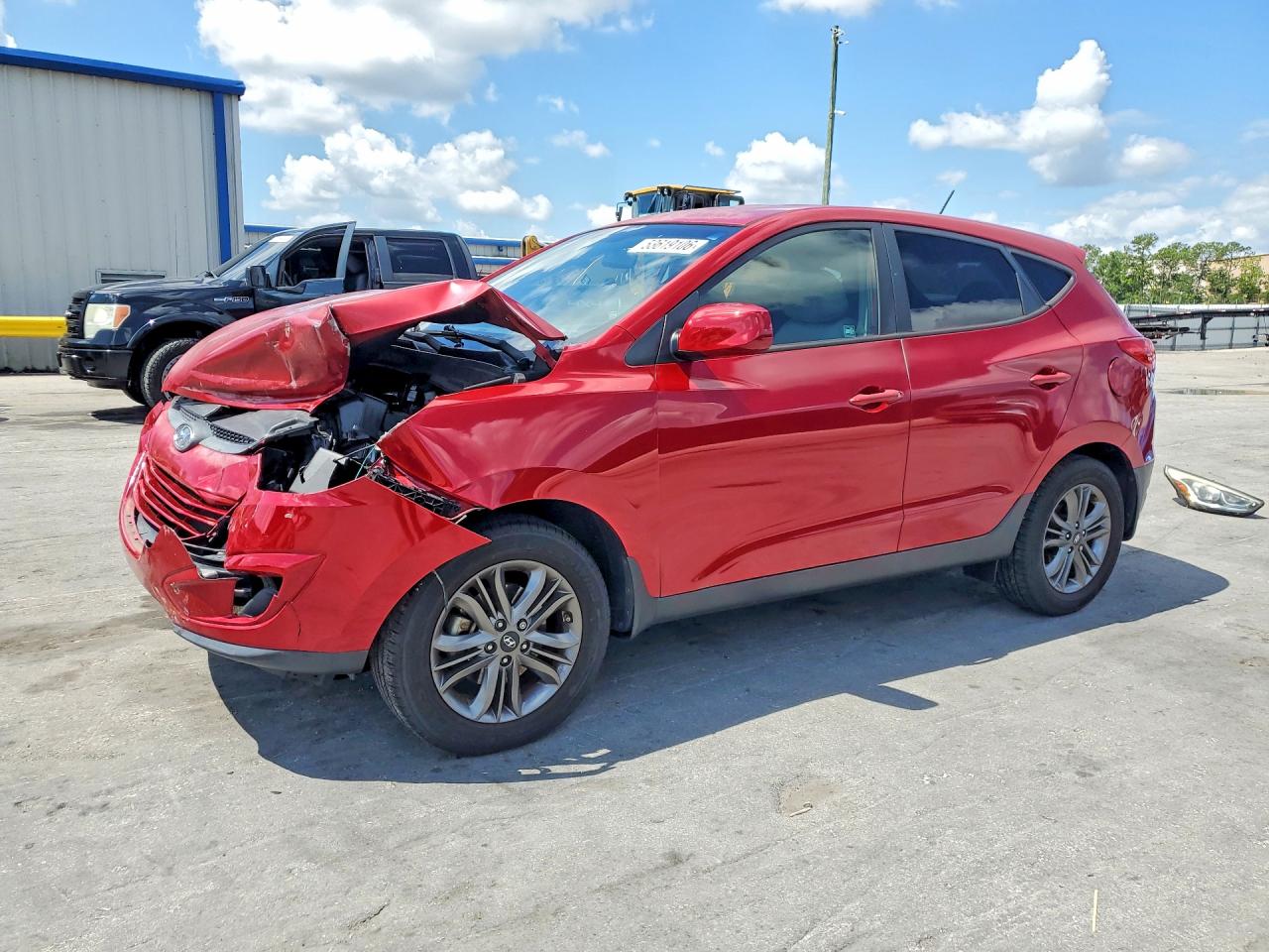 Salvage Hyundai TUCSON Image