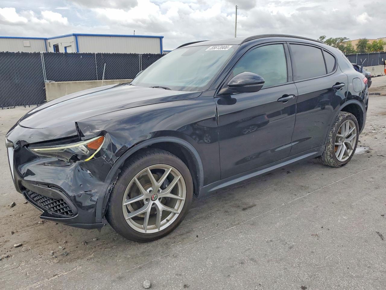 Salvage Alfa Romeo Stelvio Image
