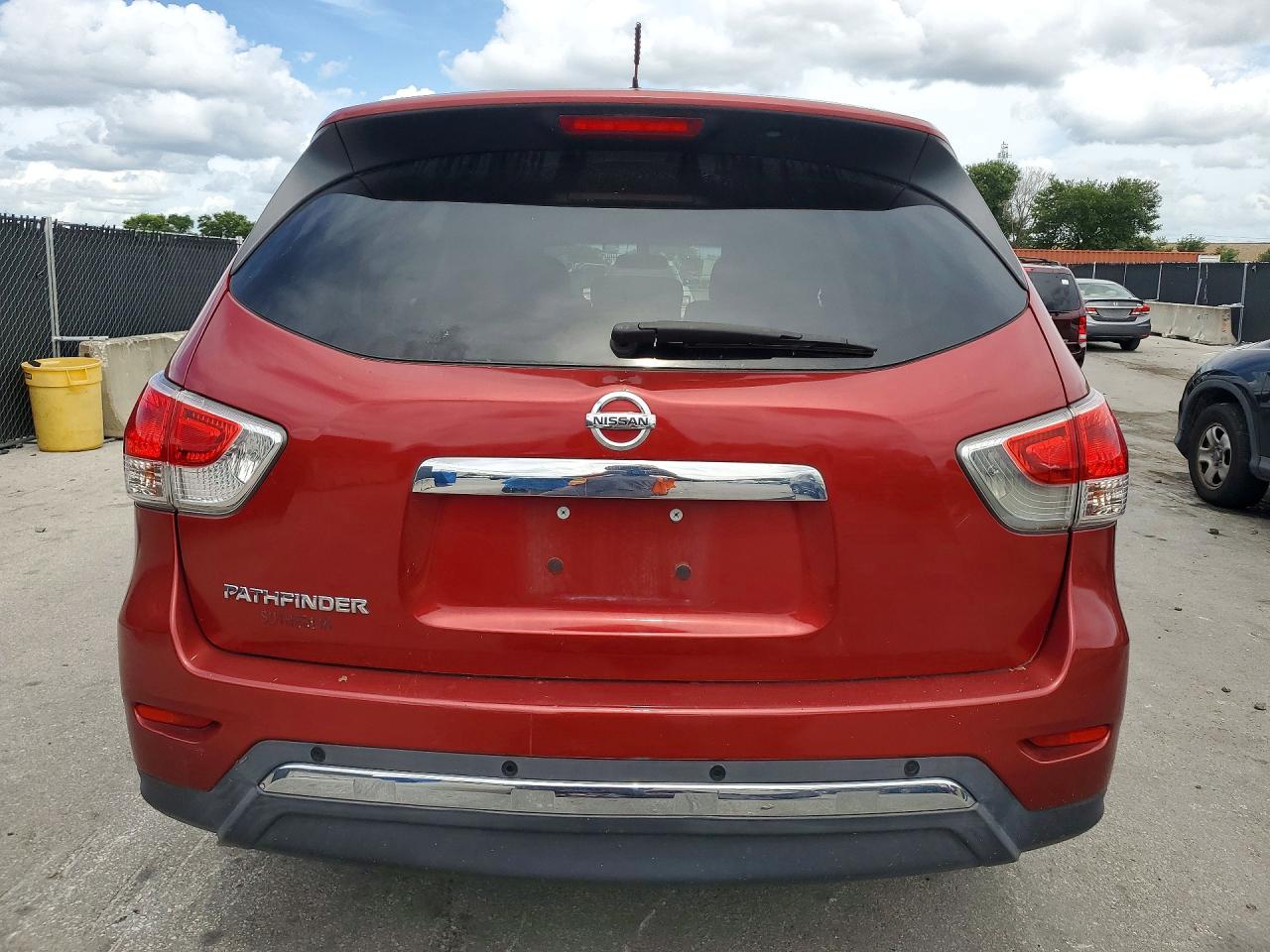 Nissan Pathfinder S