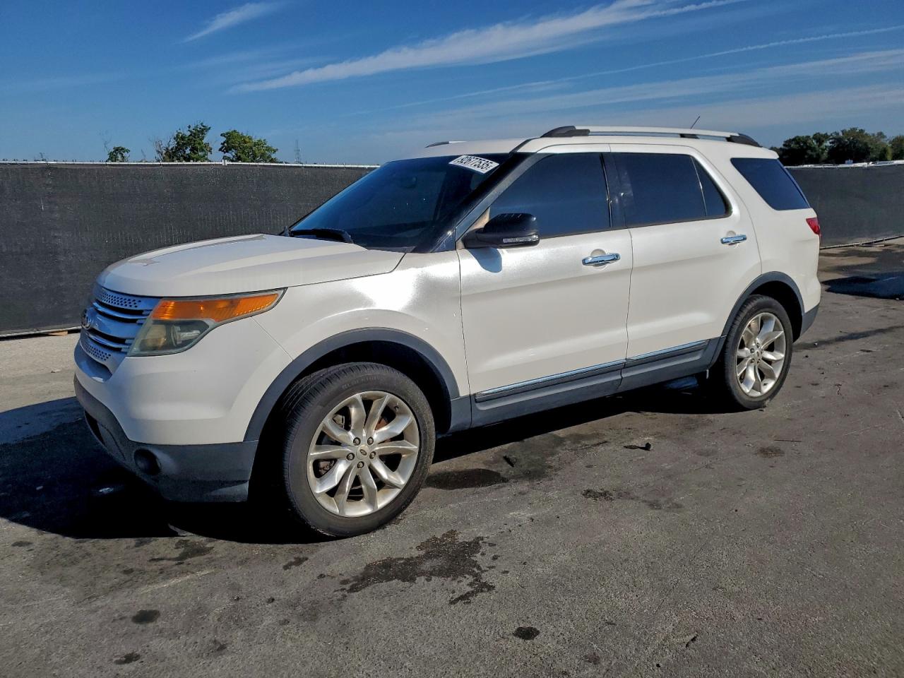 Salvage Ford Explorer Image