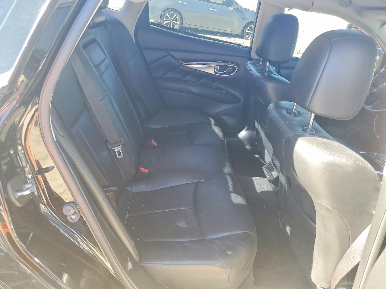 INFINITI Q70 3.7 Luxe