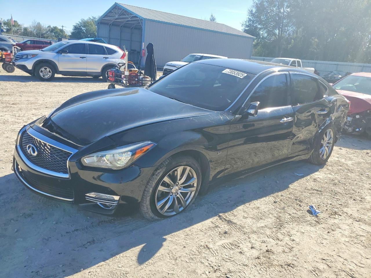 Salvage INFINITI Q70 Image