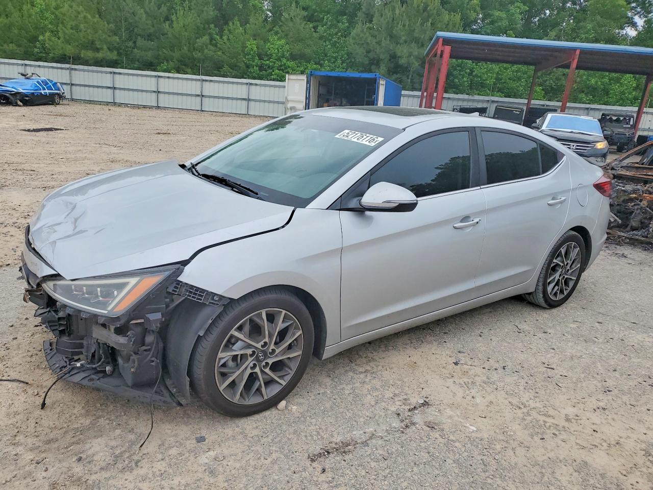 Salvage Hyundai ELANTRA Image