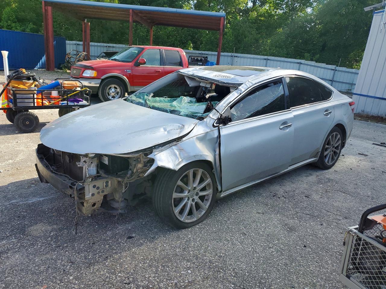 Salvage Toyota Avalon Image