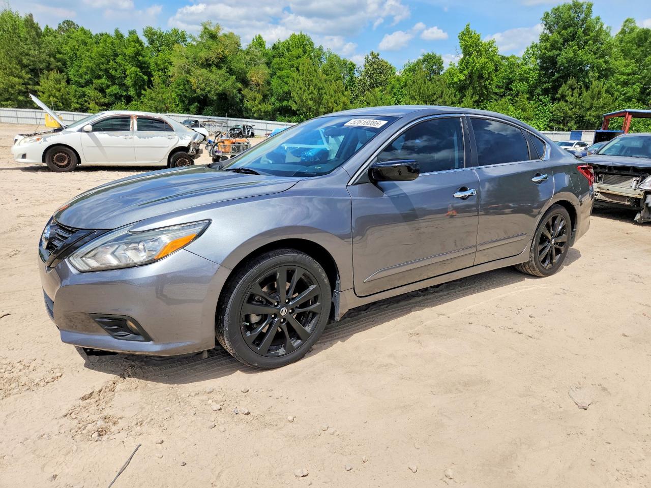 Salvage Nissan Altima Image