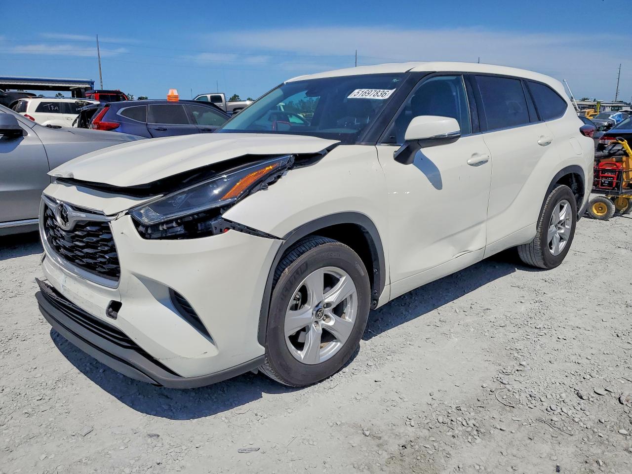 Salvage Toyota Highlander Image